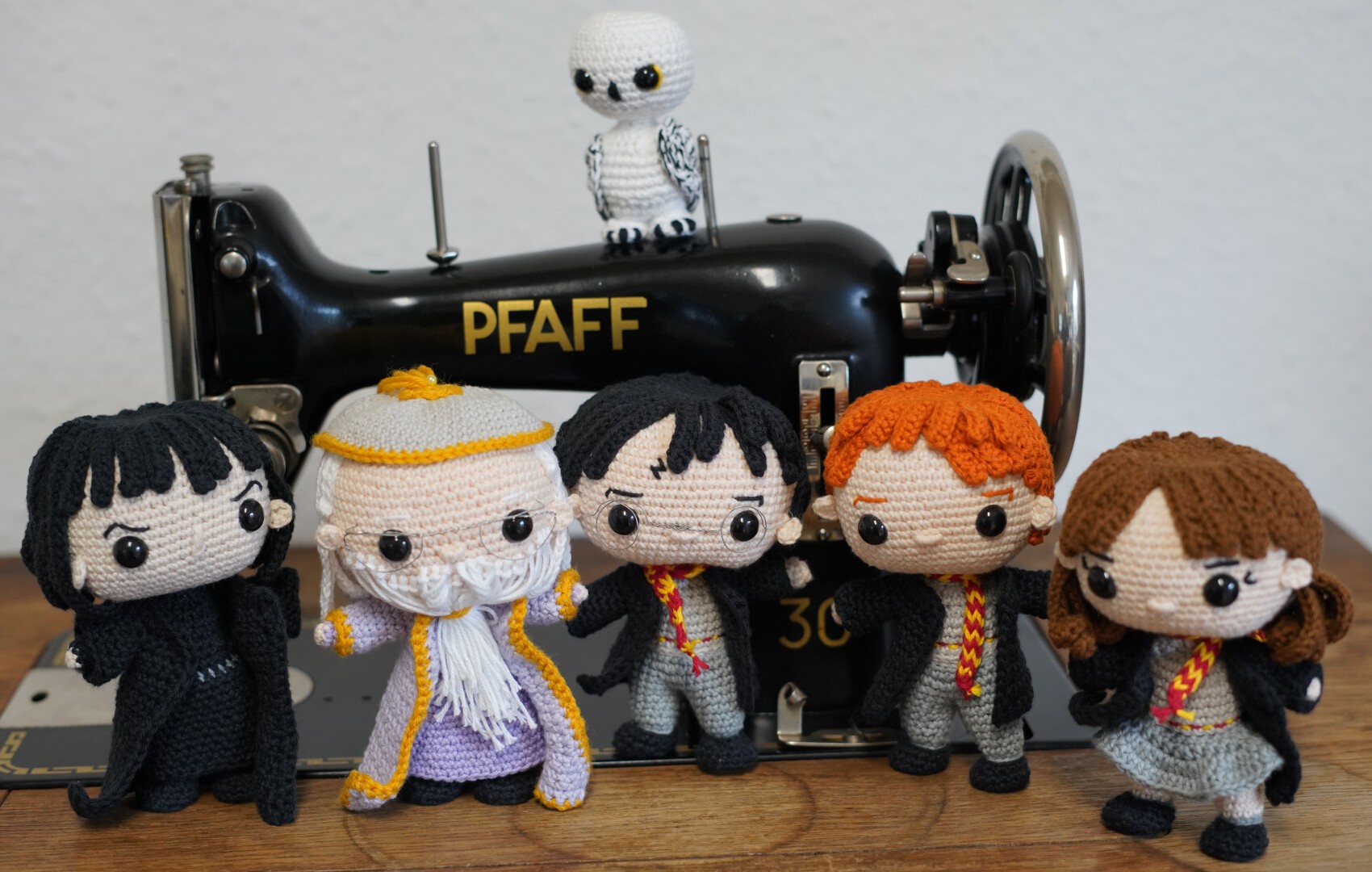 #Amigurumi #Crochet #HarryPotter #HP

Amigurmi characters of the Harry Potter movies. From the left to the right: Professor Snape, Professer Dumbledore, Harry Potter, Ron Weasly, Hermione Granger, above them Hedwig the Snowy Owl

Snape:
Made and designed by #Wollpirat
Basically instructions based on #crocheniacs 

Other Characters:
Made by #Wollpirat
Pattern by #Crocheniacs