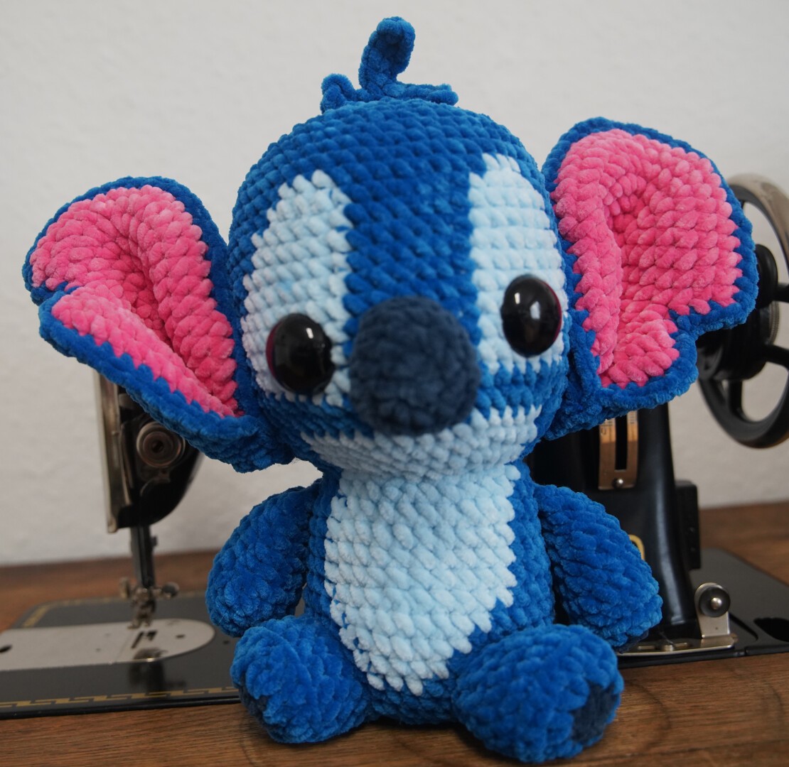 #Amigurumi #Crochet #LiloandStitch #plushie #Disney

Amigurumi plushie Stitch from the movie Lilo & Stitch

Made by #Wollpirat / Pattern by #crocheniacs